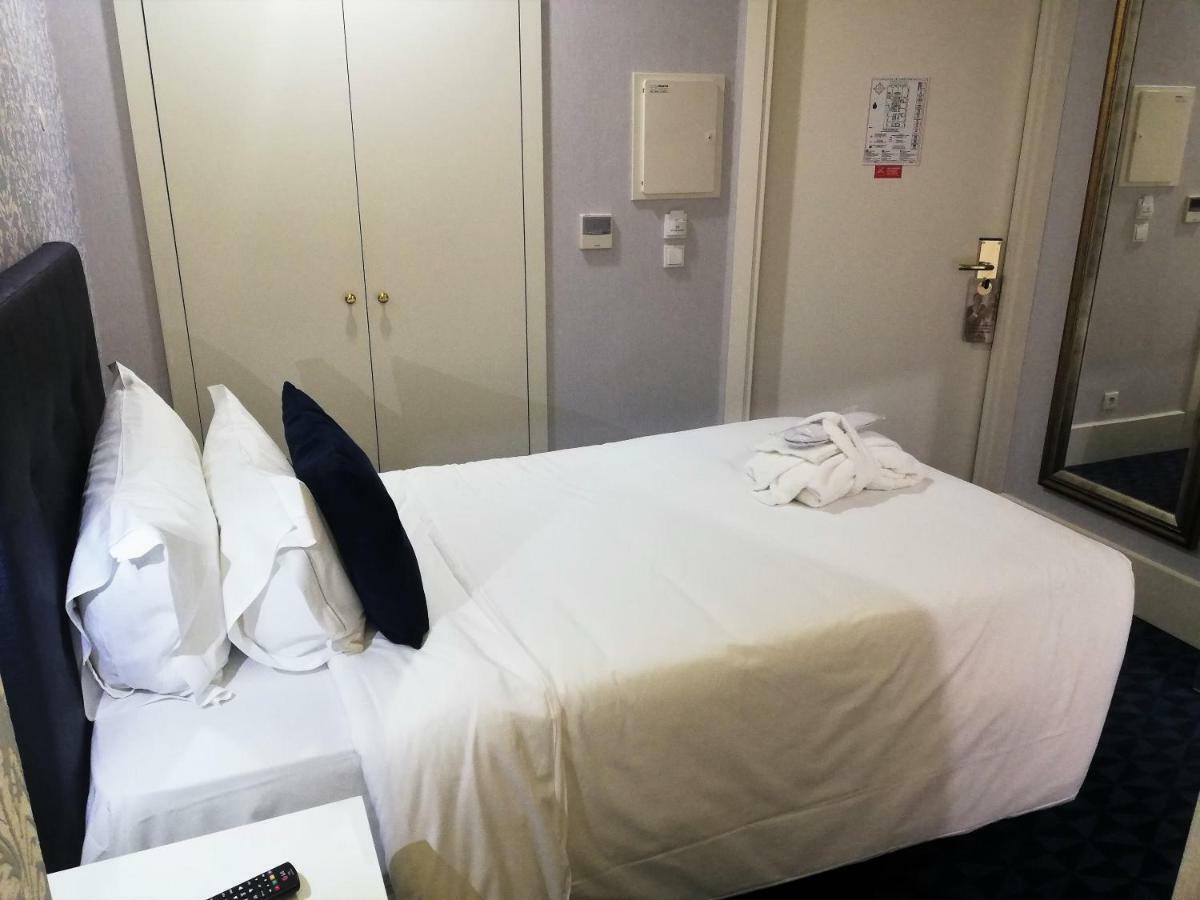 Hotel Lis Baixa Lisbon Bagian luar foto